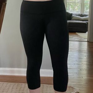 Lululemon full-on luon crop 21” from seem down thigh rare find size 8